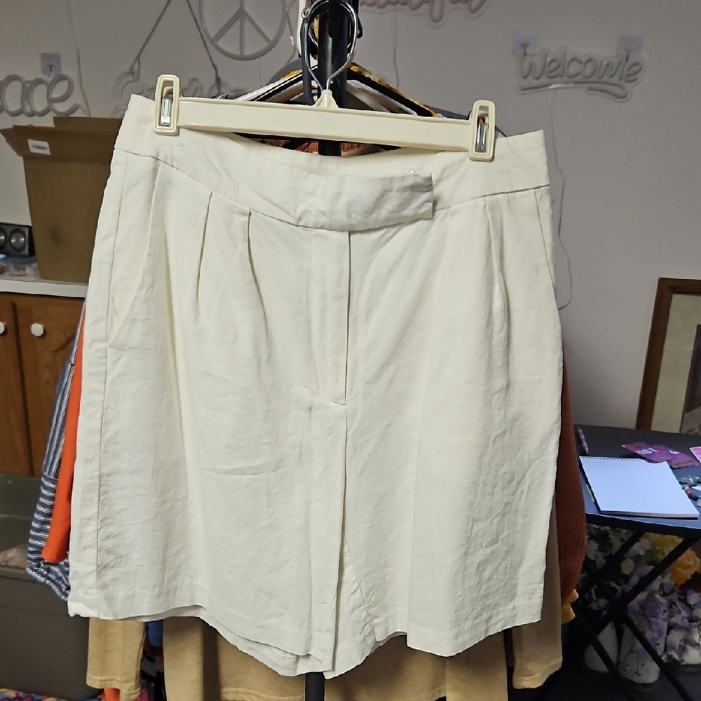JustFab Cream Pleated Bermuda Shorts